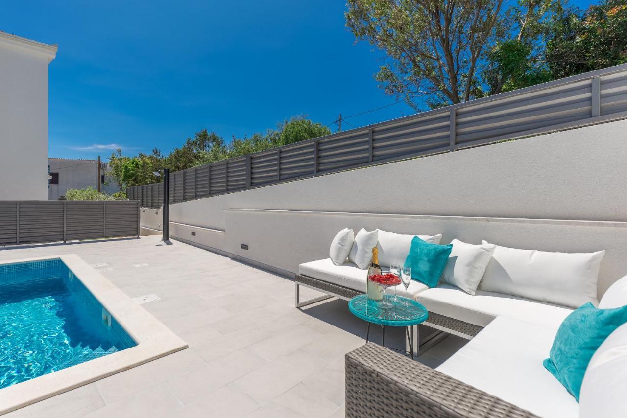Villa Miholina - With Heated Swimming Pool トロギール エクステリア 写真