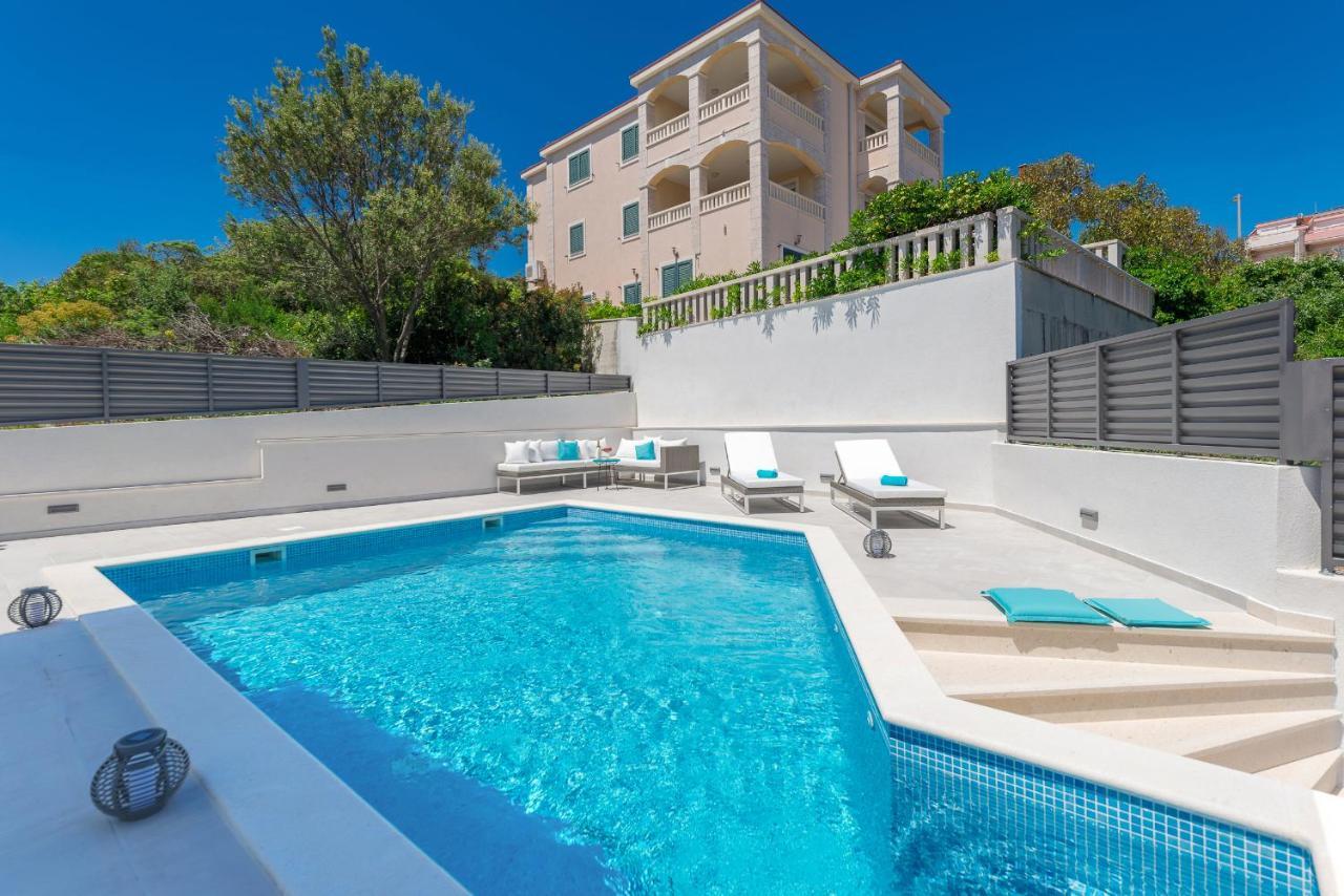 Villa Miholina - With Heated Swimming Pool トロギール エクステリア 写真